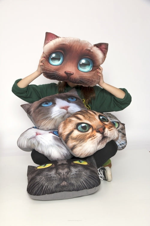 Leon Deko Cat-Shaped Pillow 30 x 45cm.