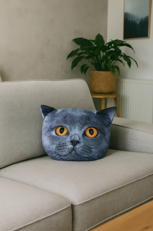Leon Deko Cat-Shaped Pillow 30 x 45cm.